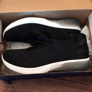 ASICS gel kenun knit size 8.